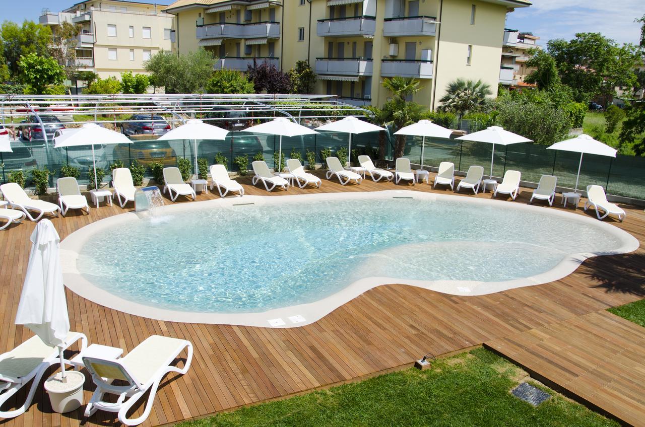 Almaluna Hotel & Resort Alba Adriatica Zewnętrze zdjęcie