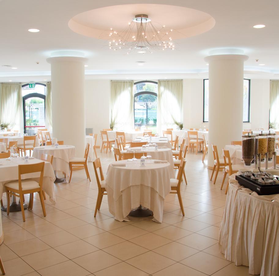 Almaluna Hotel & Resort Alba Adriatica Zewnętrze zdjęcie